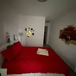 Red Corner Central Apartment